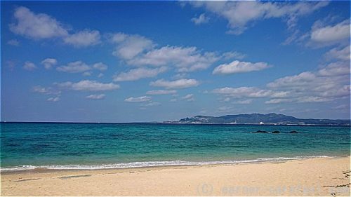 沖縄のきれいな海と白い砂浜